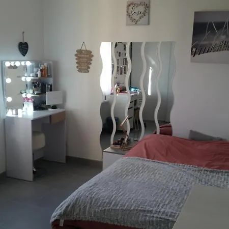 Maison Avec Piscine Donnant Sur Les Vignes, Proche D'uzes Holiday home Valliguieres