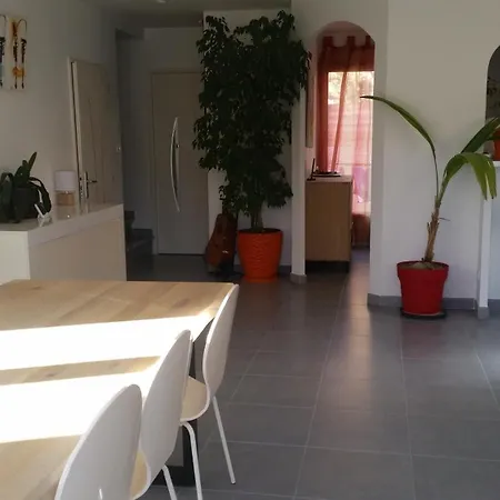 Holiday home Maison Avec Piscine Donnant Sur Les Vignes, Proche D'uzes