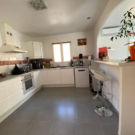 Maison Avec Piscine Donnant Sur Les Vignes, Proche D'uzes