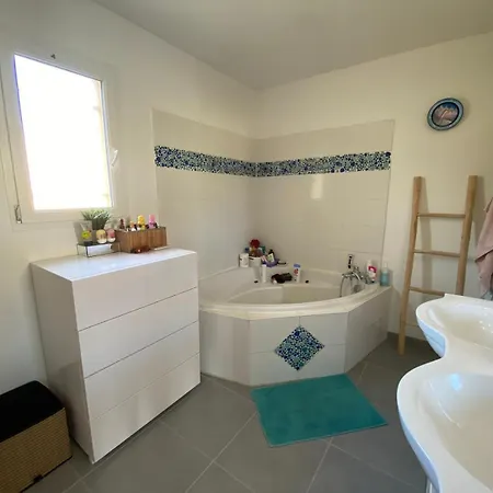Maison Avec Piscine Donnant Sur Les Vignes, Proche D'uzes Holiday home *