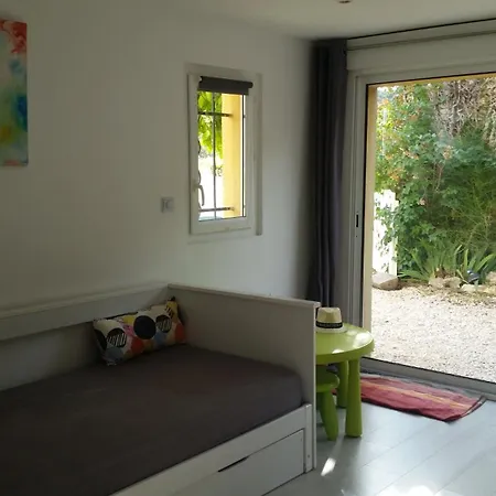 Maison Avec Piscine Donnant Sur Les Vignes, Proche D'uzes